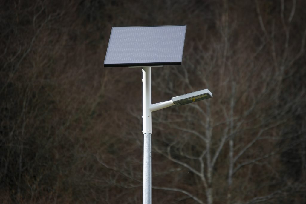 Imagen del panel solar de una farola solar de Staria