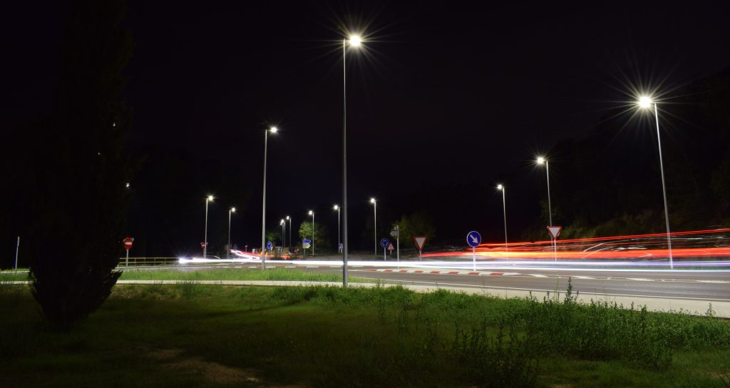 Iluminación solar para carreteras